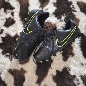 Nike Tiempo Legend 9 Academy FG Soccer Cleats Black Volt | Youth 6Y / Women’s 8